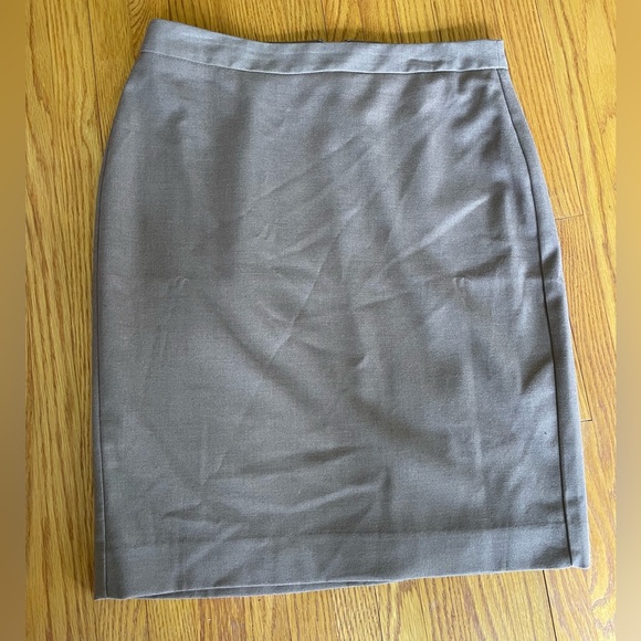 Banana Republic - Brown Skirt - Picture 2 of 4